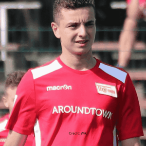 The image shows the football player Fisnik Asllani