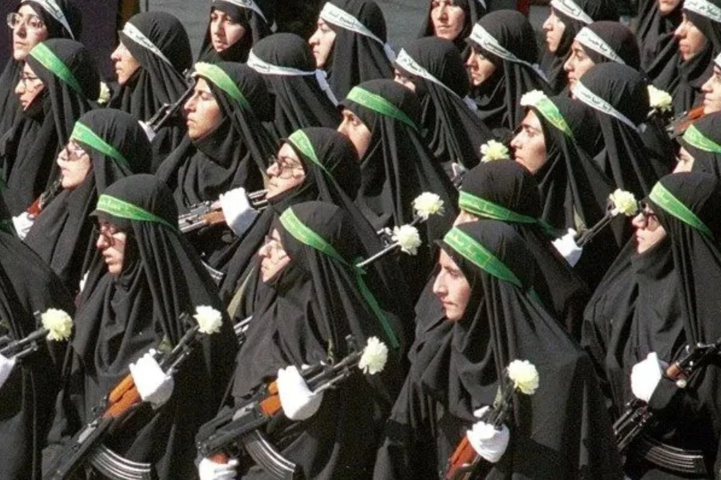 After air strikes on Iran: Regime seeks to demonstrate strength with terror and executions
