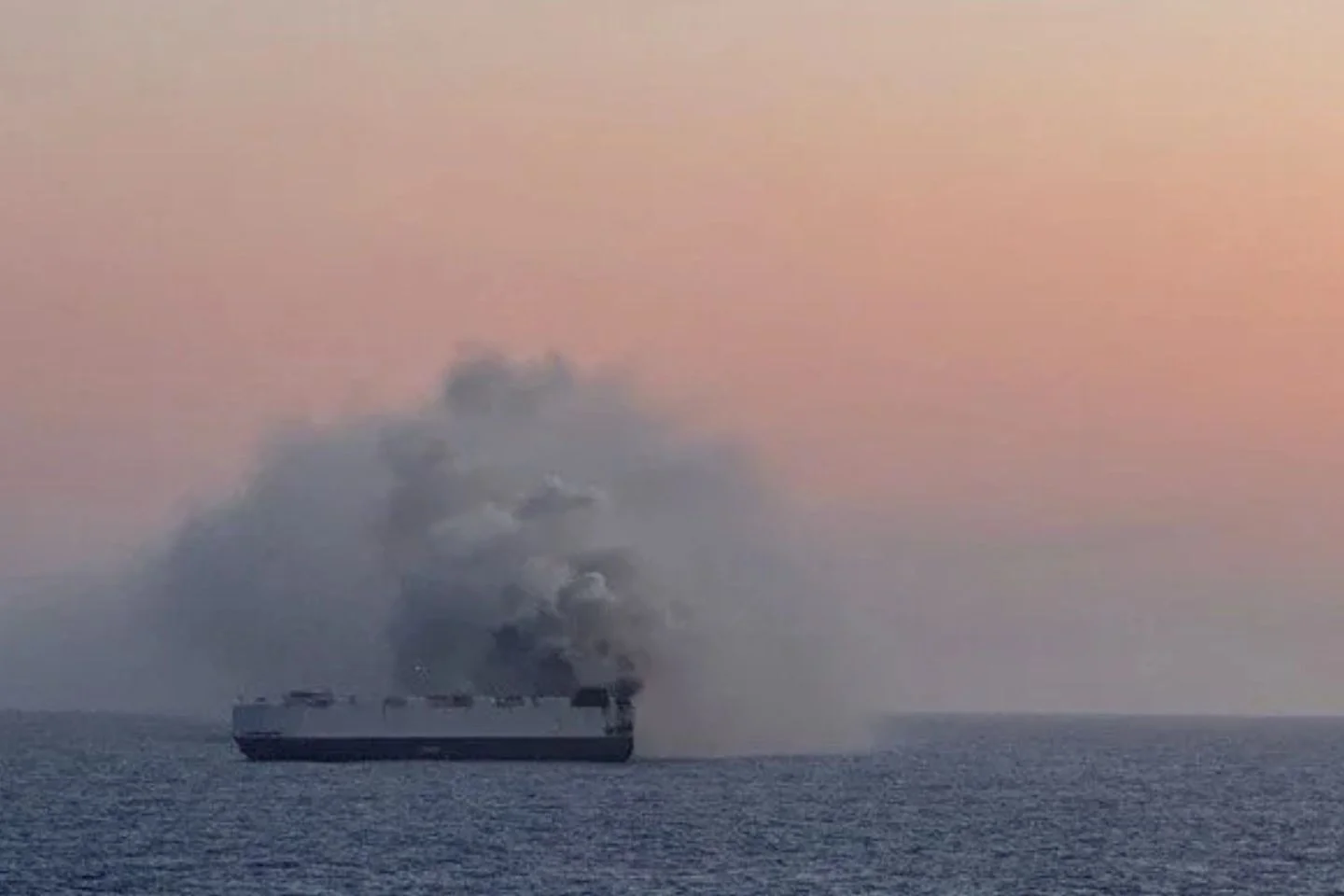 800 electric cars on board: Burning Morning Midas now sunk in the Pacific