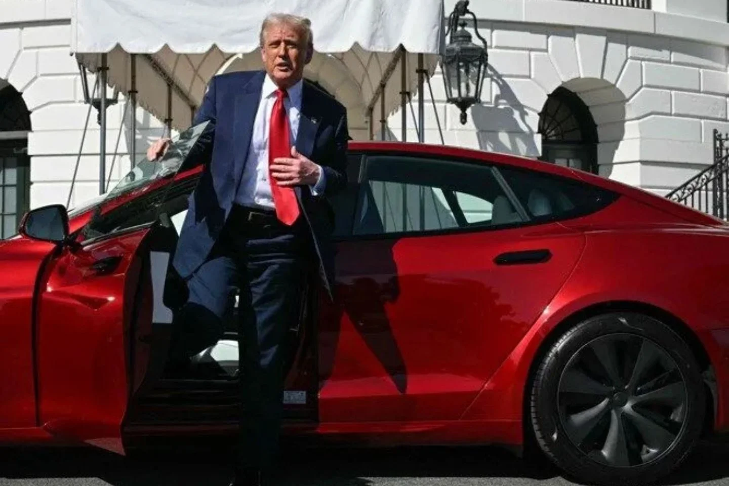 Battle of the alpha males: Trump now wants to sell his Tesla