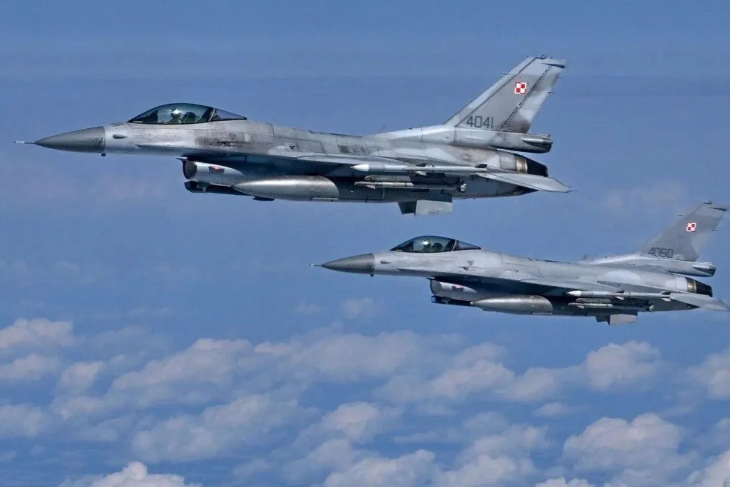 Russian missiles strike the border – Polish fighter jets take off